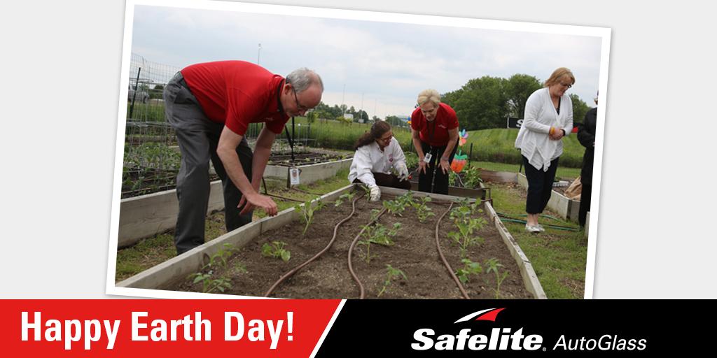 safelite's tweet photo. Is anyone doing a good deed today on #EarthDay? https://t.co/eU0BZAlUHy