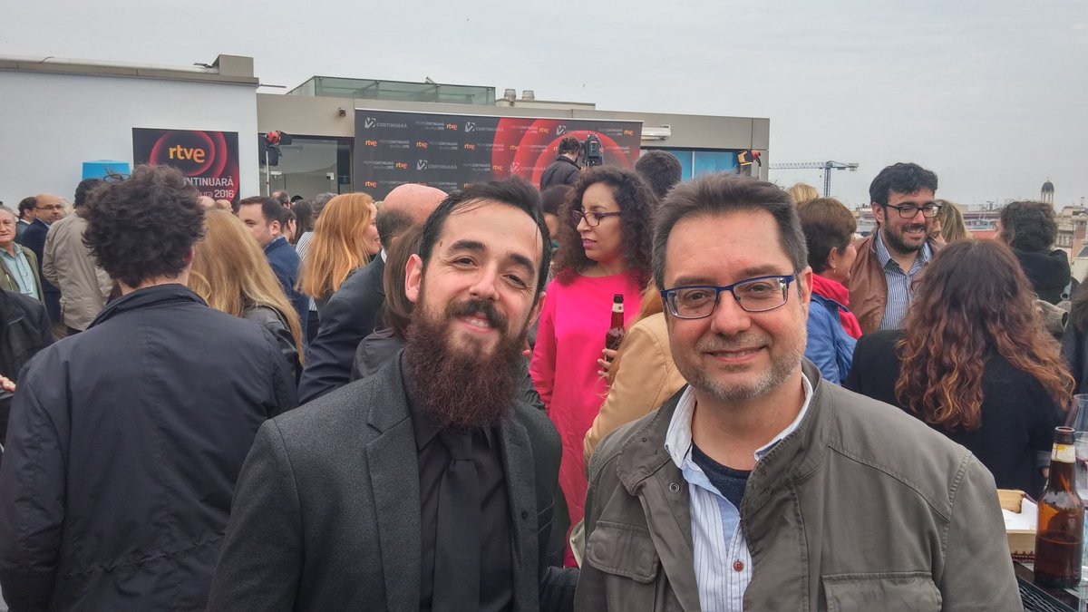 francescbuxeda's tweet photo. Conquistant festa #Continuarà @la2_tve amb @jofremartell @dsv_sanchez #PutaConquesta @iolandabatalle @IReadBridge https://t.co/whZaK0mSBD