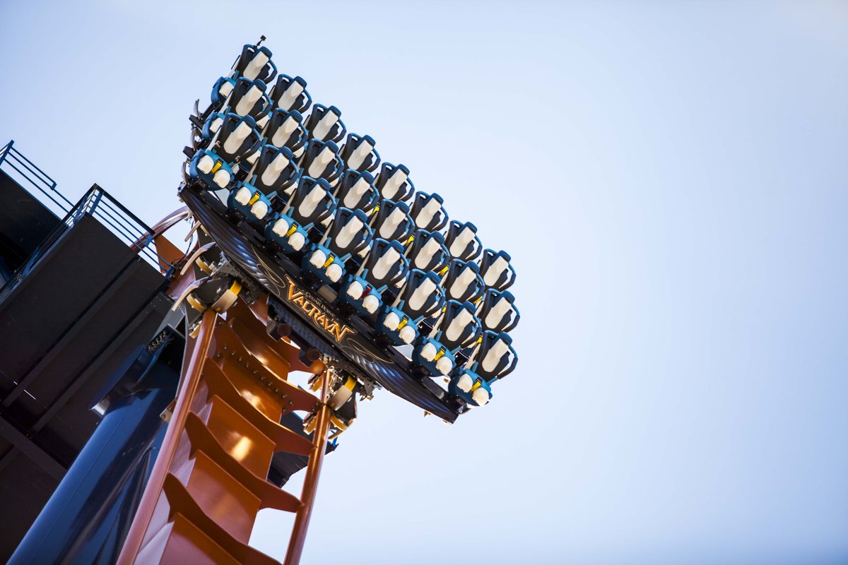 cedarpoint's tweet image. Retweet if you're ready to take the dive! #Dare2Dive #Valravn