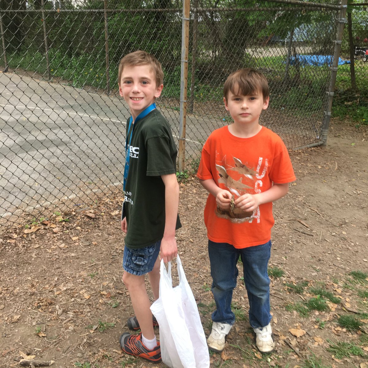 CatonsElem3rd's tweet photo. Earth Day Clean up! @CatonsvilleES  #thinkgreen #recesscleanup https://t.co/PY4kdOVSzt
