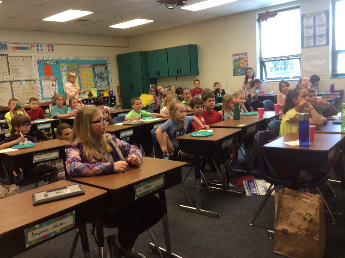 Kindergarten Buddies came for tacos and entertainment, Instant Dramas!