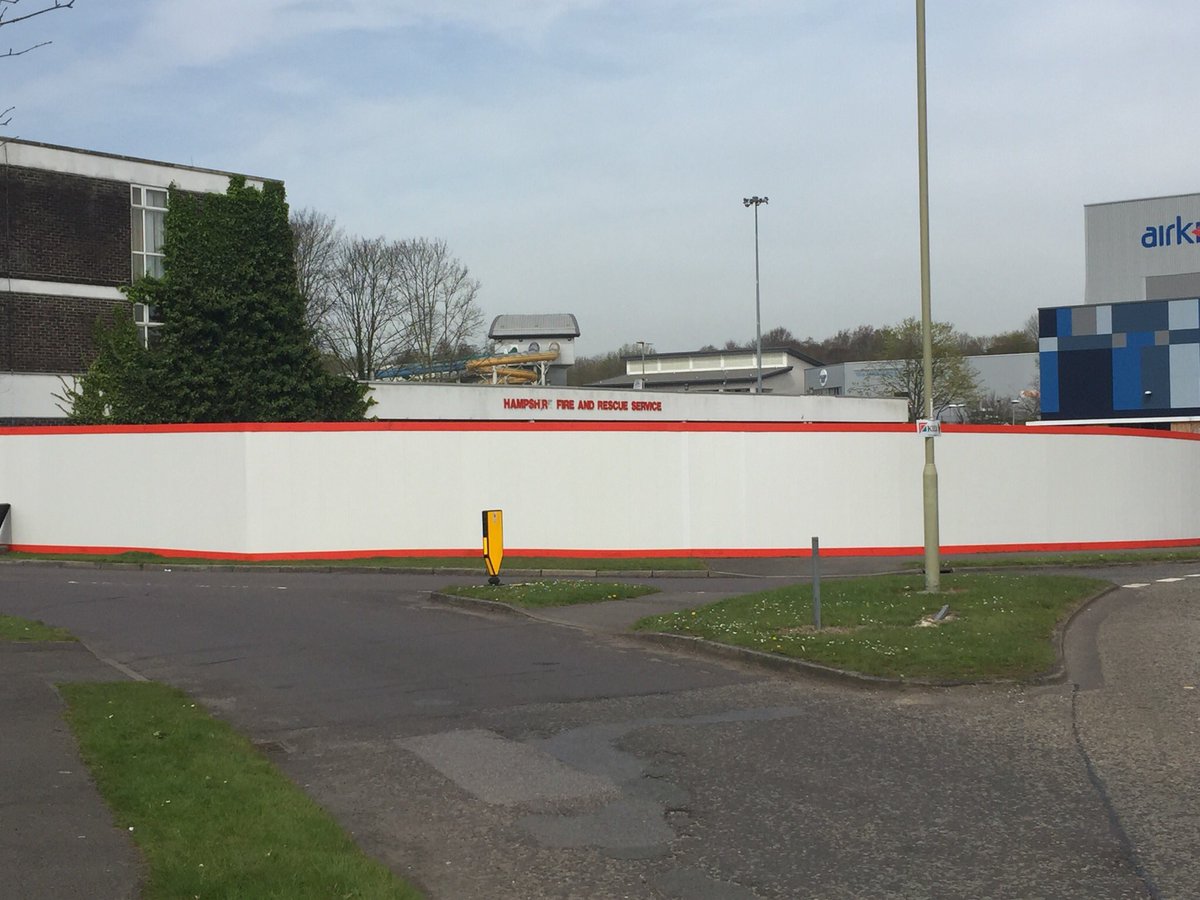 Basingstoke_01's tweet image. Last pictures of the old girl, hoarding all up and asbestos now removed. Demolition starts Monday...