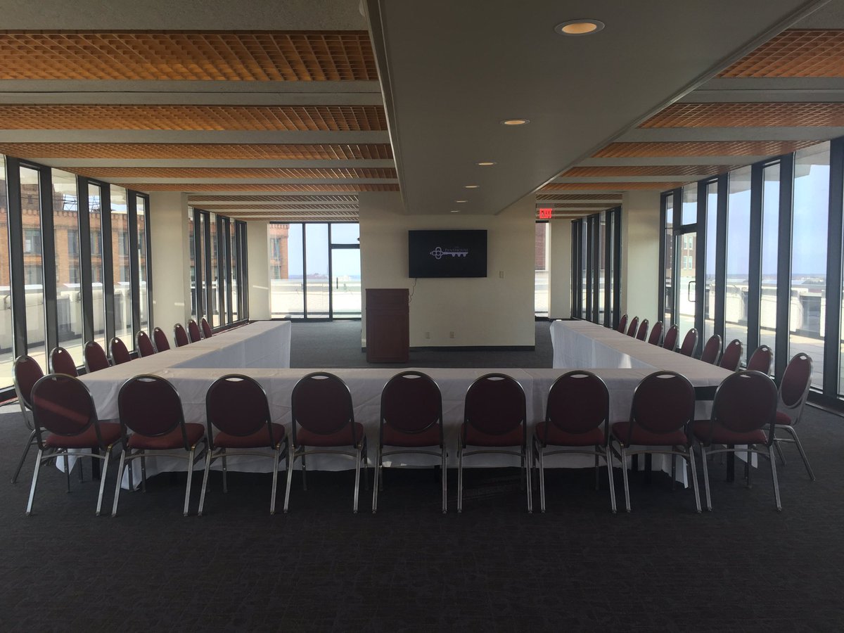 WhatBoxEvents's tweet image. Planning a meeting?We've got you covered... Work the day, then finish up with cocktails!  #VisitRochester #Roc