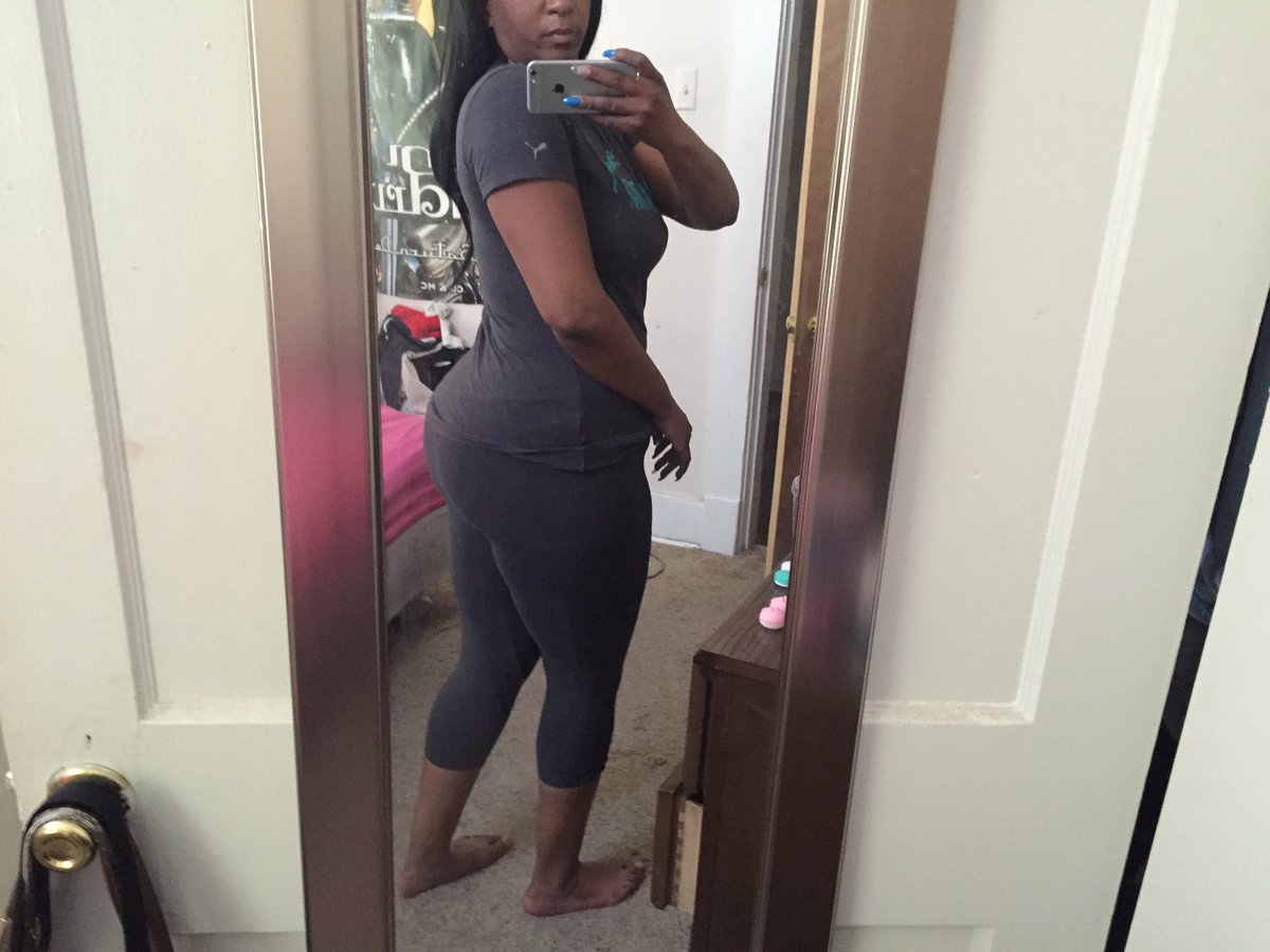 Nailtech41's tweet photo. #squatdamage #bootygirl #liftandtone on to leg day once this headache disappears! https://t.co/3I8TaTwRZ2