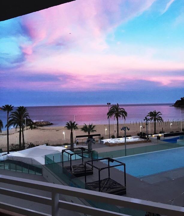 Magaluf__'s tweet photo. RT if you would rather be in #Maga https://t.co/bF4LboePXA