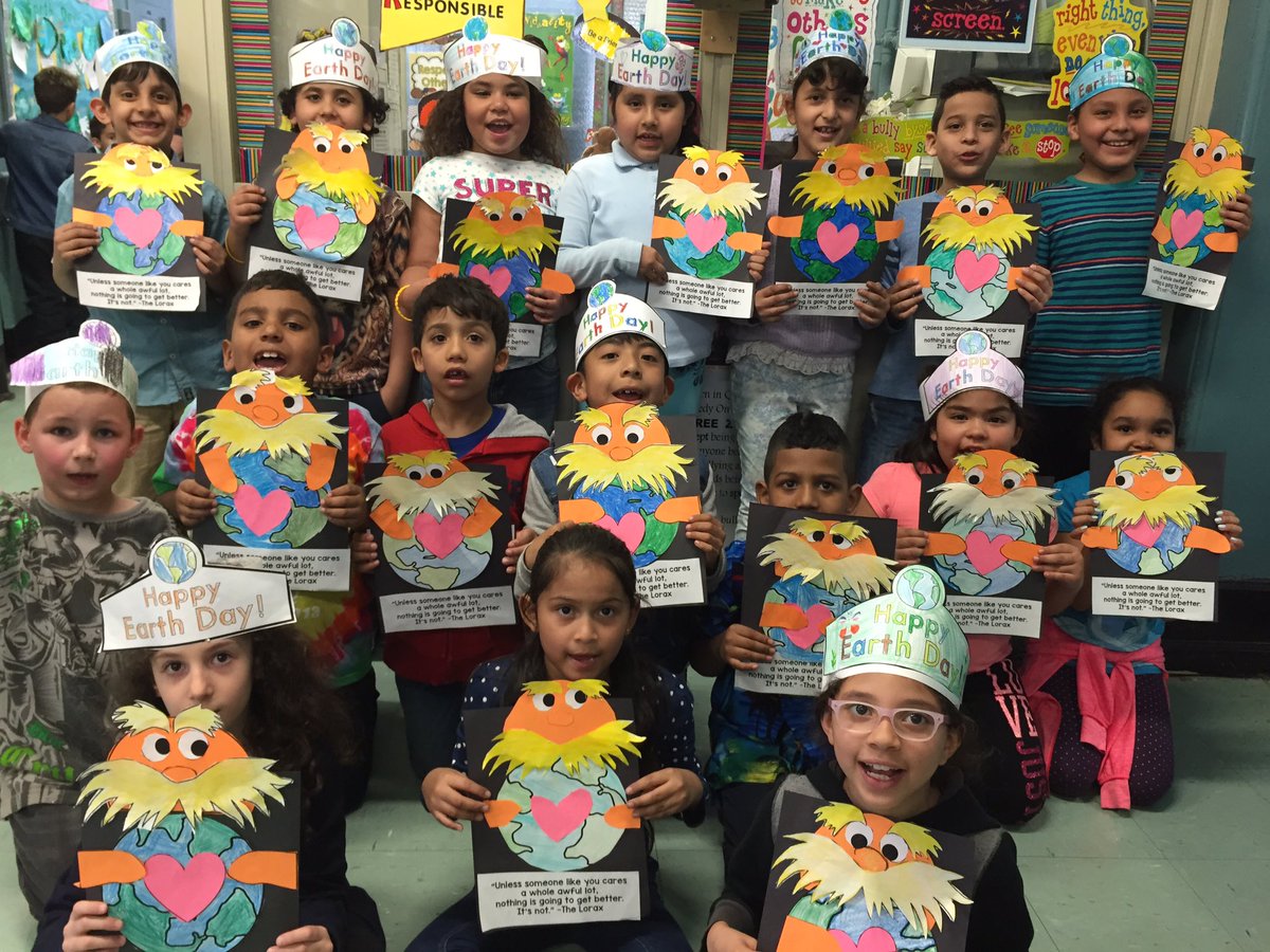 2ndGradeJKO's tweet image. #HappyEarthDay from #class201! #artintheclassroom #thelorax #2ndgrade #mrsgrubstein @PS66JKO