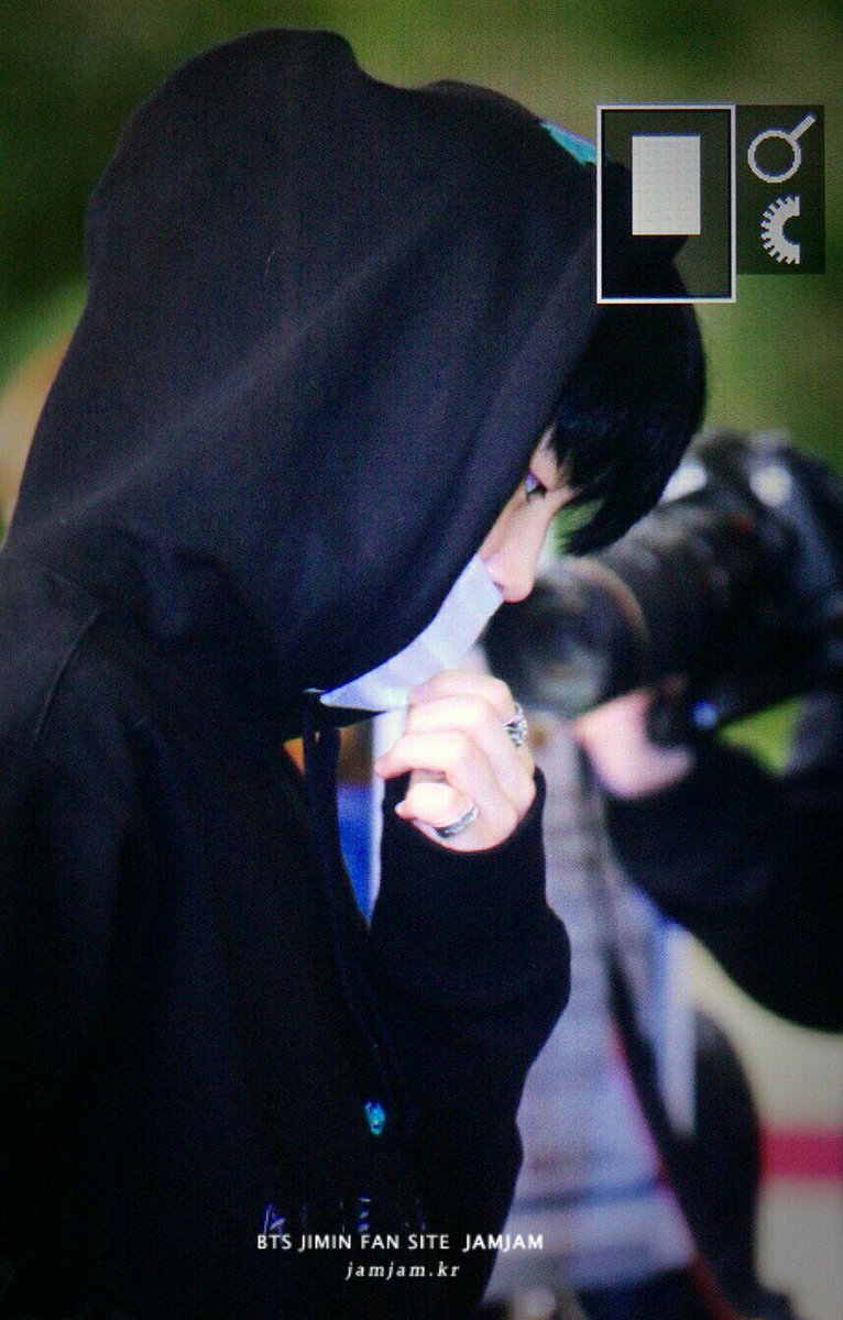 parkjamjam_kr's tweet photo. 160423 김포공항 출국 #JIMIN 화이팅! https://t.co/BdwVLhIPBs