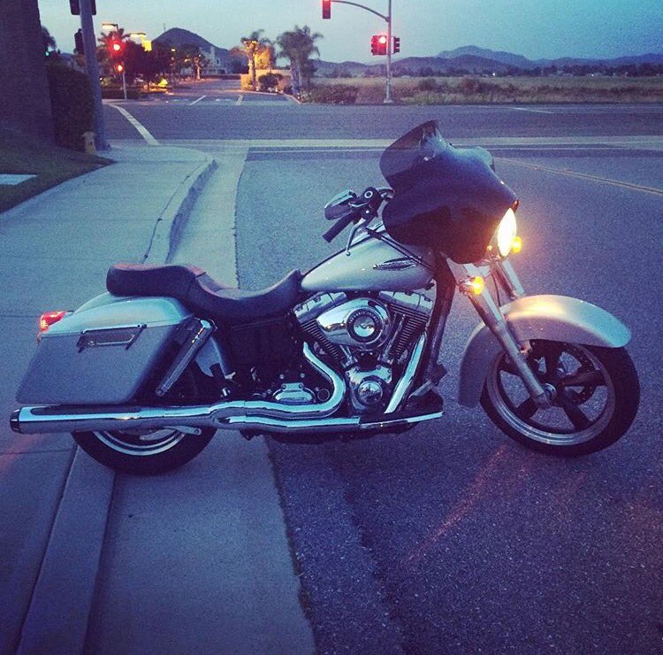 memshades's tweet photo. @styner65's nice #Switchback w/ @bassanixhaust sound! #Dyna #FLD #HDSwitchback #BatwingFairing #BabyStreetGlide https://t.co/BOhQI9oZ59