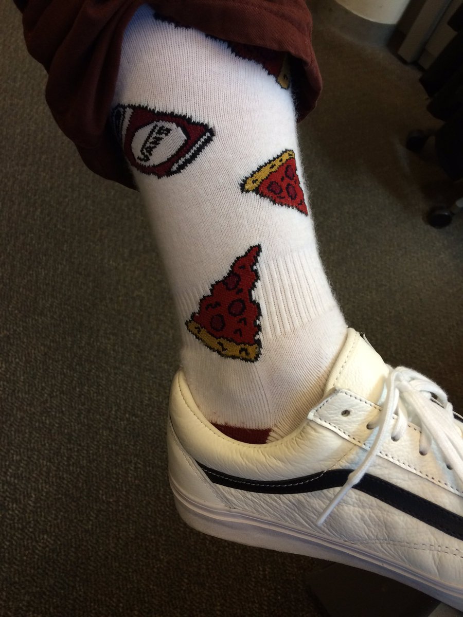 SportsKevinO's tweet photo. @DarrinBauming #bytheway had you asked nicely, you would have got the whole show... #weekendsocks #bepolite https://t.co/GjNEg60YVT