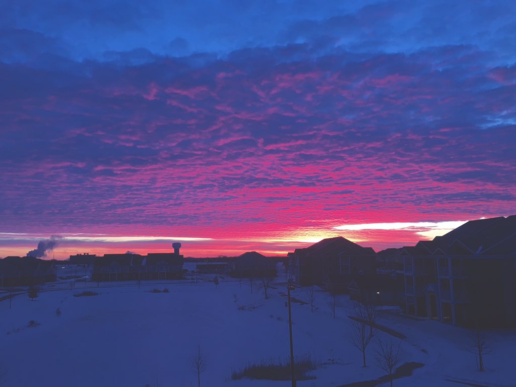 jsulzberger's tweet photo. Happy Earth Day 🌎 Couldn't help but share 4 of the 10000 pics of the sky i have on my phone 🌄🌅🌤🌾 https://t.co/9SLt39tvWO