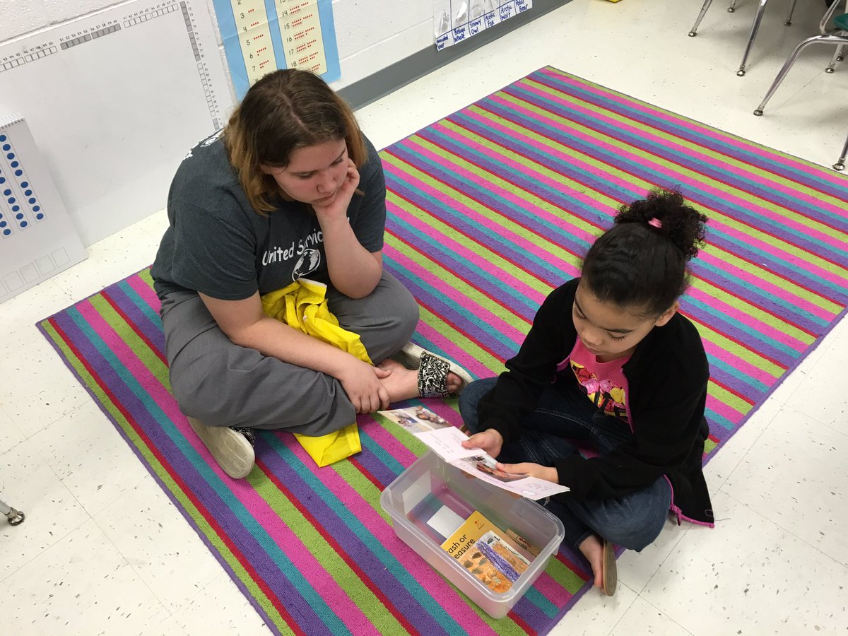 Kess_TaftHERO's tweet photo. Megan from Harding listened to some of my students read today!! #Taftpride #HardingUnited https://t.co/dqjucHf3dJ