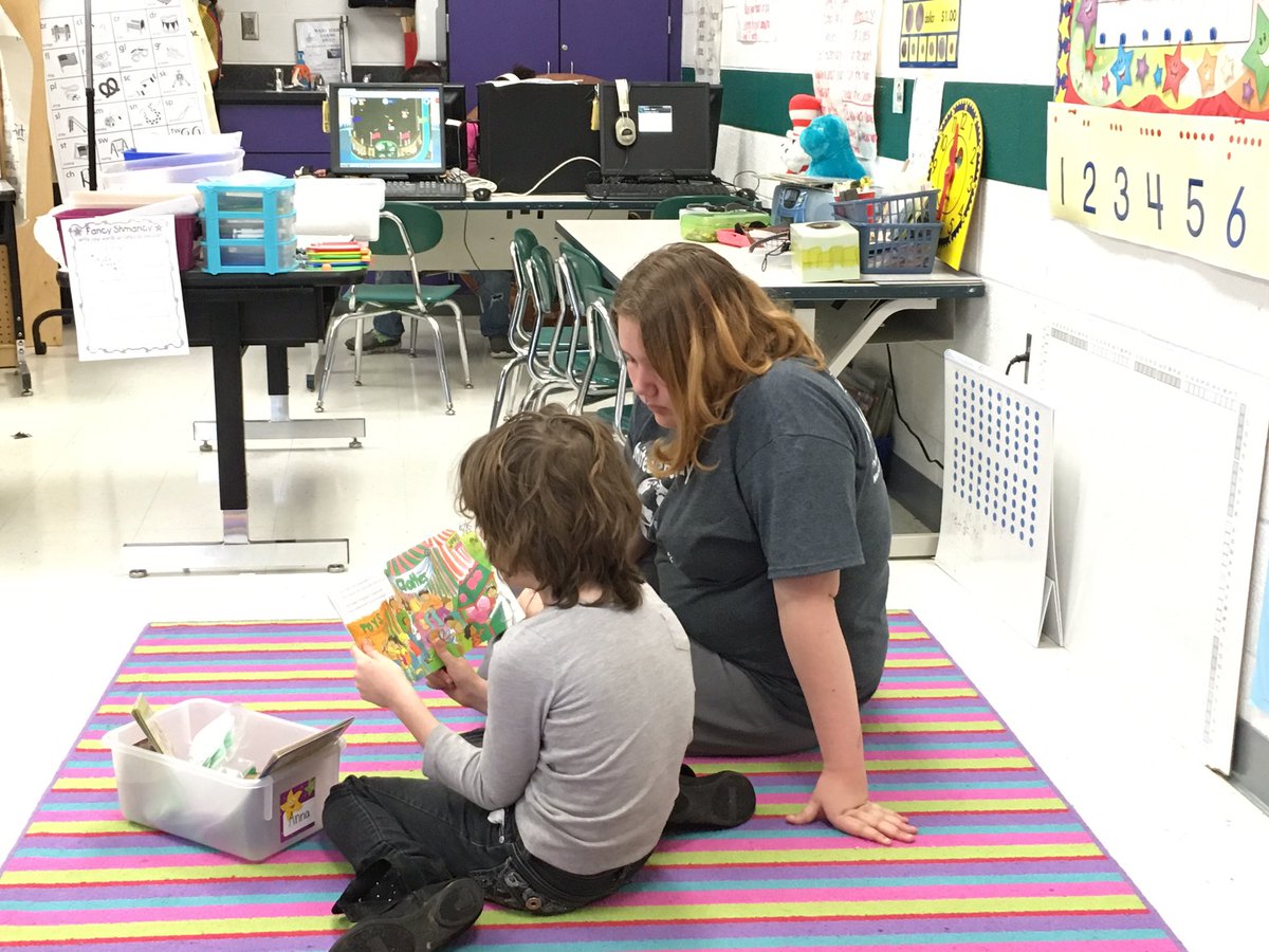 Kess_TaftHERO's tweet photo. Megan from Harding listened to some of my students read today!! #Taftpride #HardingUnited https://t.co/dqjucHf3dJ