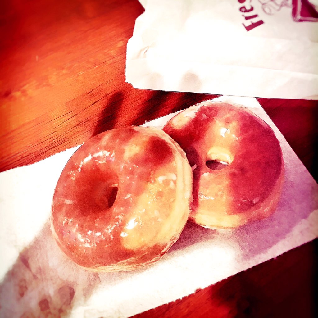 DestinyLaPrncss's tweet photo. Don't bother me during donut time. 🍩 #donutfriday

D o N u t D i s t u r b https://t.co/g6BCm5JSrN