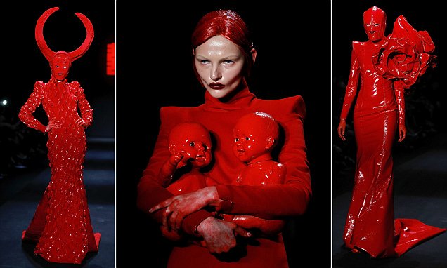 YoyoChineseCom's tweet photo. What do you think of Chinese designer 胡社光 (hú shè guāng)'s work? Avant-garde or WTF? https://t.co/dnWppZJ4C8 https://t.co/ADUZ17MRpz