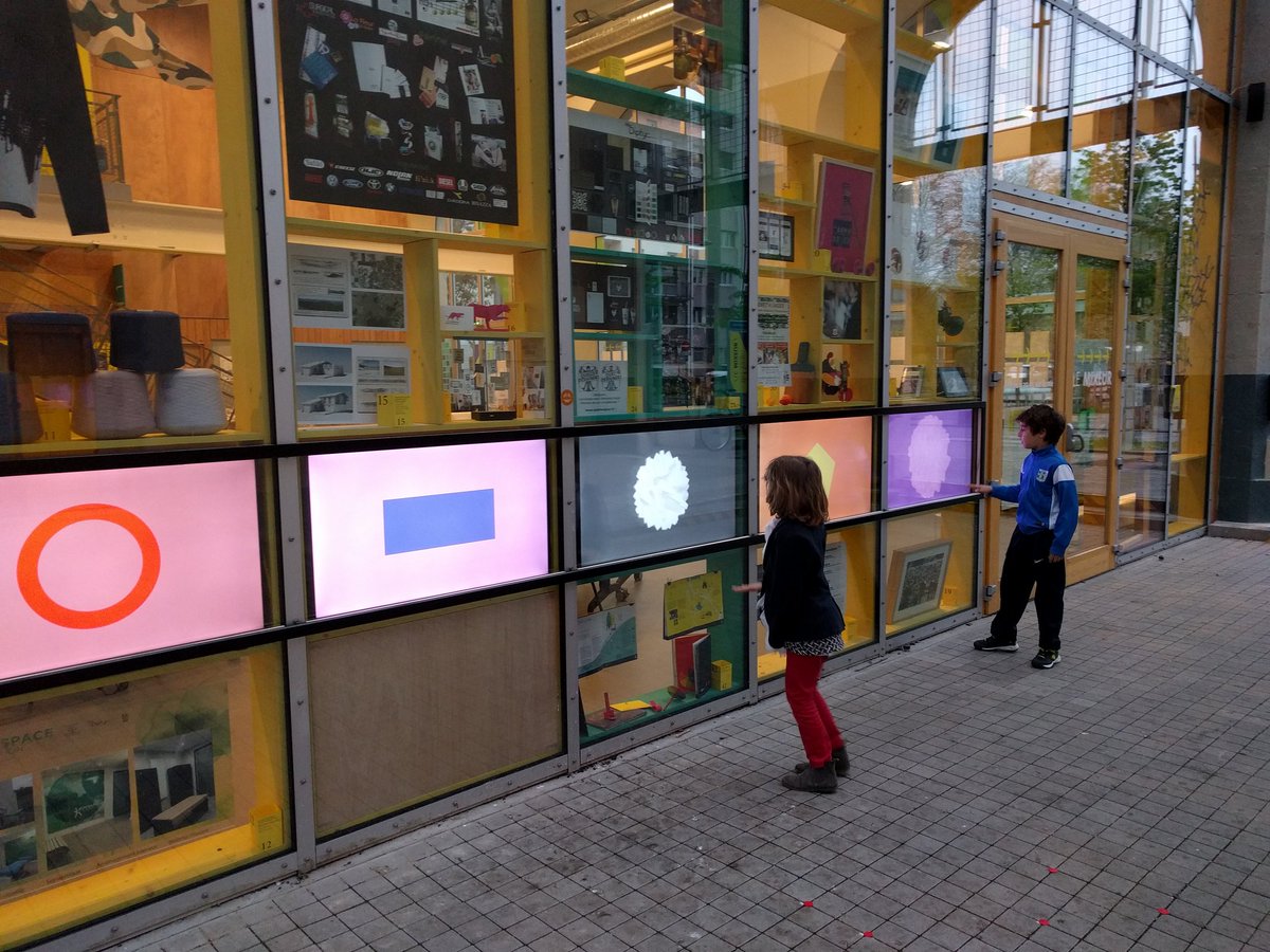 Premiers tests de notre mur tactile à <a href="/le_Mixeur/">Saint-Etienne Mixeur</a>  #rueconnectee