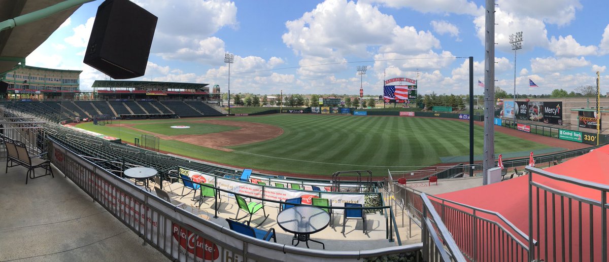 CoachT_RZRBacks's tweet image. What a day &amp;amp; what a place to play ball! #GoBears #MSUBearsBaseball #LetsRock #FeedTheBears