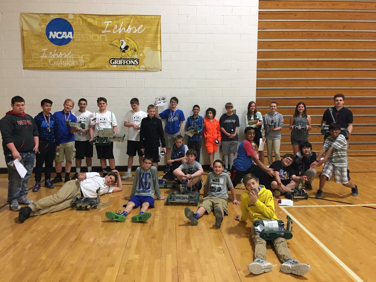 danielmccamy's tweet photo. Congrats to all Bode PLTW students who participated in NW district TEAM competition today. #SJSD #bodeshare @PLTW_MO https://t.co/PcoTtTr8yh
