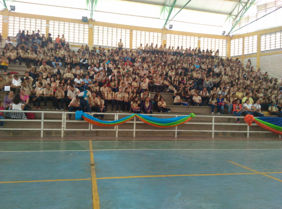 quinterof57's tweet photo. @Mppeuct despliegue de @mondazzira por el municipio #MontalbanCarabobo , para la charla de los ingreso universitario https://t.co/BS9ESJhEV1
