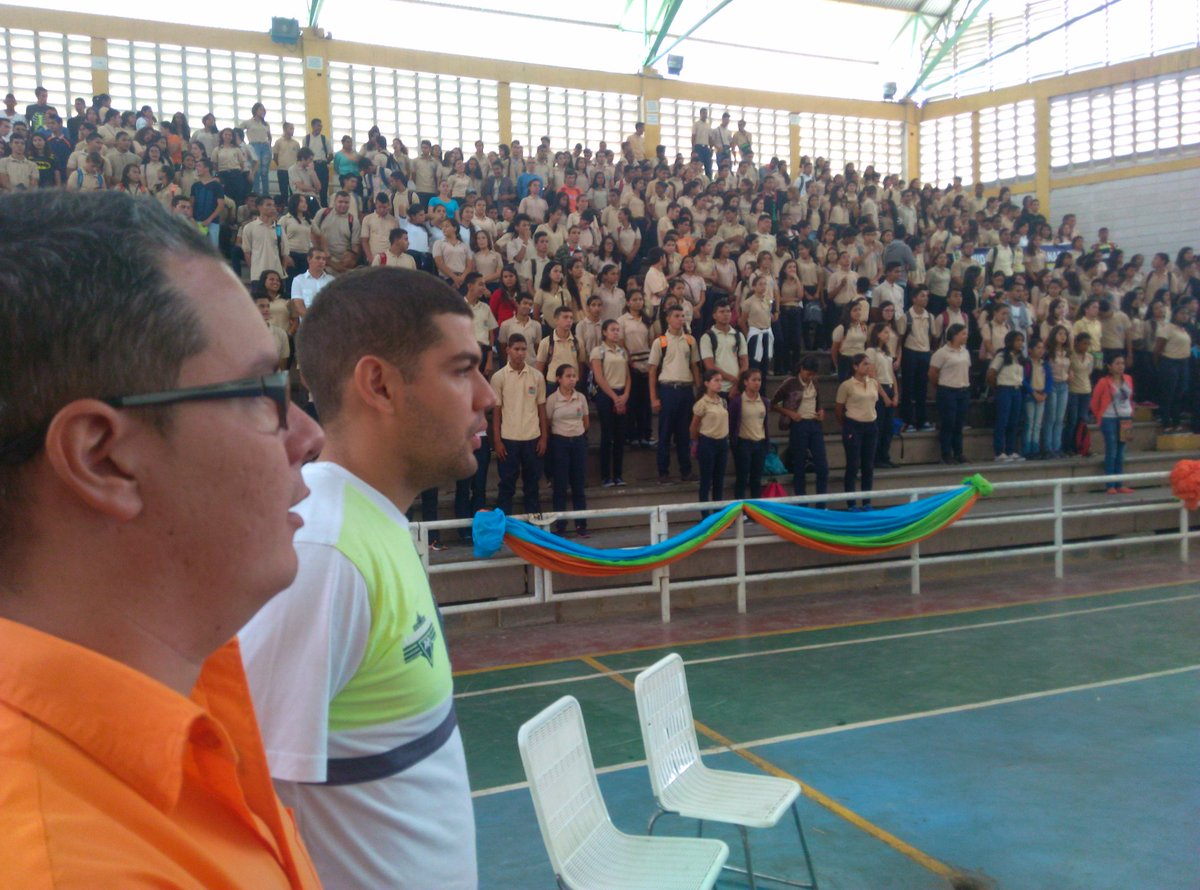 quinterof57's tweet photo. @Mppeuct despliegue de @mondazzira por el municipio #MontalbanCarabobo , para la charla de los ingreso universitario https://t.co/BS9ESJhEV1