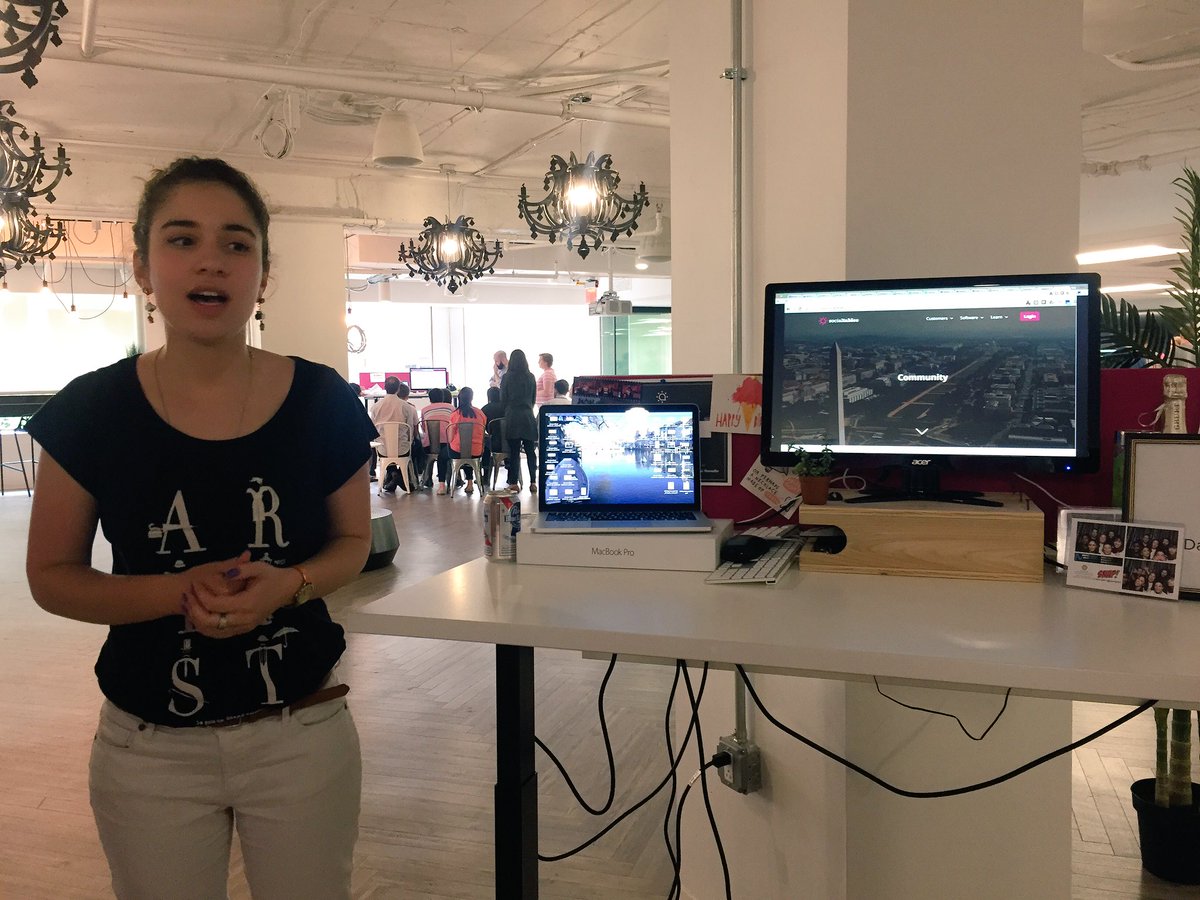 1aura1opez's tweet photo. Yeahhh! @SSaliashvili talking #community during her #pechakucha for #STconf! 👏🏽👏🏽 #dctech https://t.co/aBfLsLd1jW