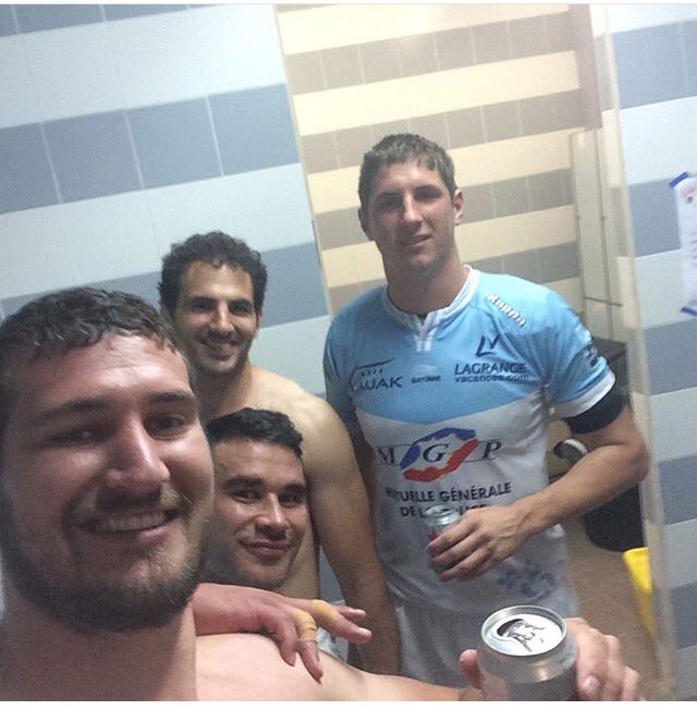 SociosAB's tweet photo. Le joie du vestiaire Bayonnais après la victoire à narbonne. (Photos @HornJoubert5) https://t.co/OjN7ZP9bkS