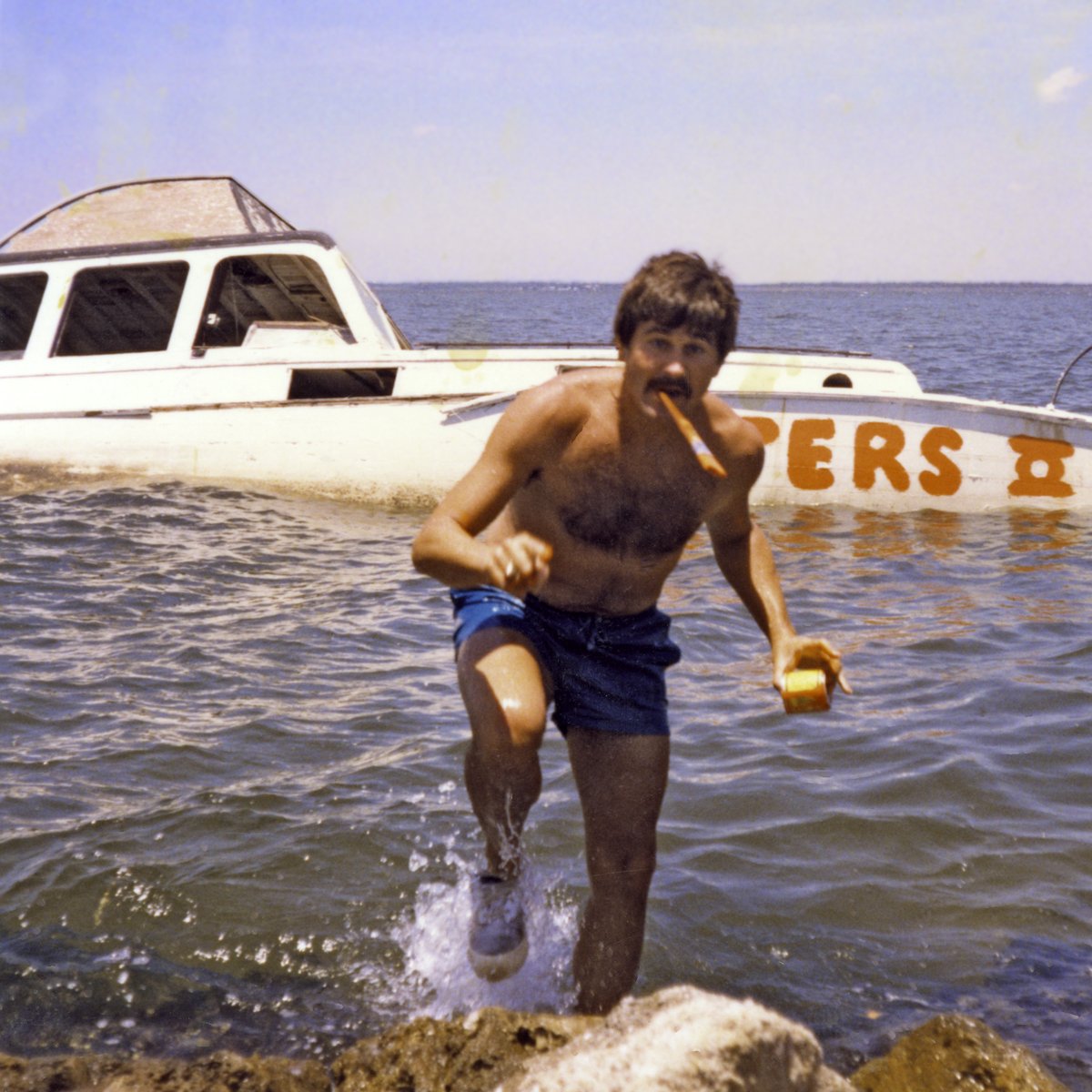 Hooters's tweet photo. #HappyBirthday #EdDroste co-founder of Hooters. We wouldn't be here today without you. As original as it gets! https://t.co/jVpf5sZkso