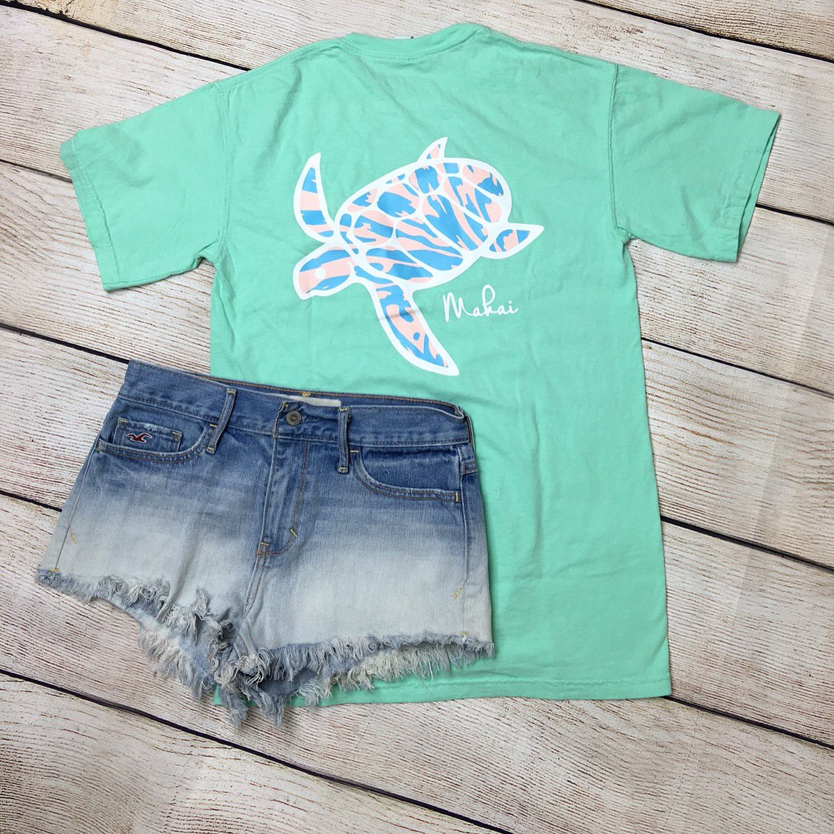 #MakaiEarthDay Giveaway for our Green Reef Bombora Print Short Sleeve @ midnight!

Must RT &amp; be following to win🐢🌊💕😊