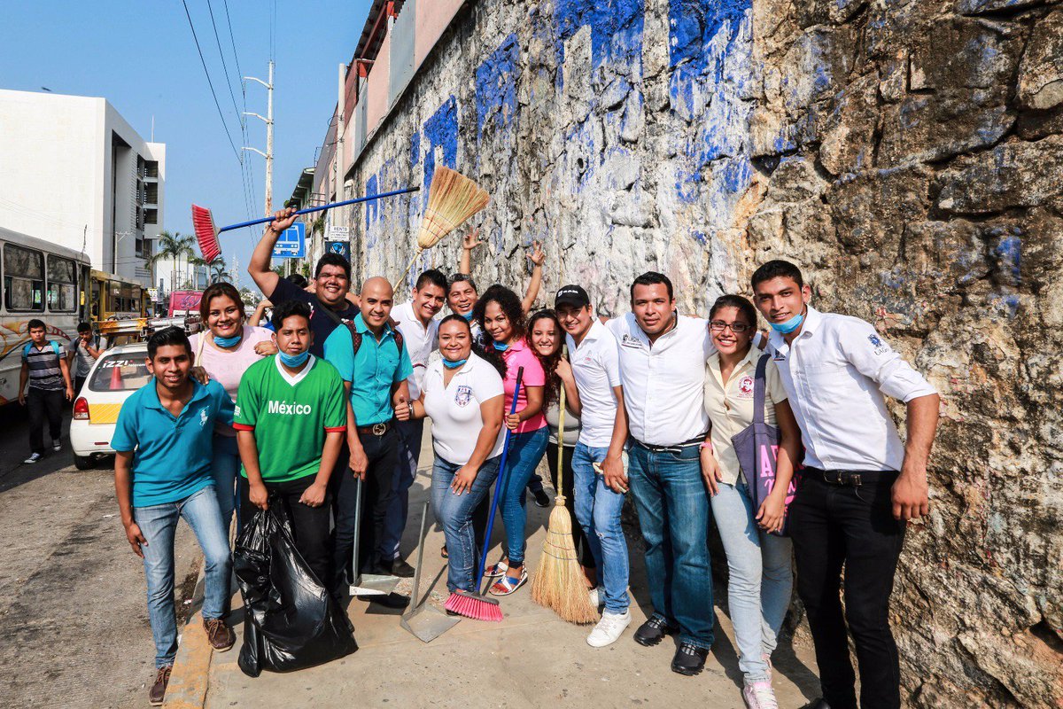 JavSaldana's tweet photo. Felicito a todos los universitarios por la jornada de limpieza en Ciudad Universitaria de la Av. Ruiz Cortines https://t.co/9s8IXfSn5X