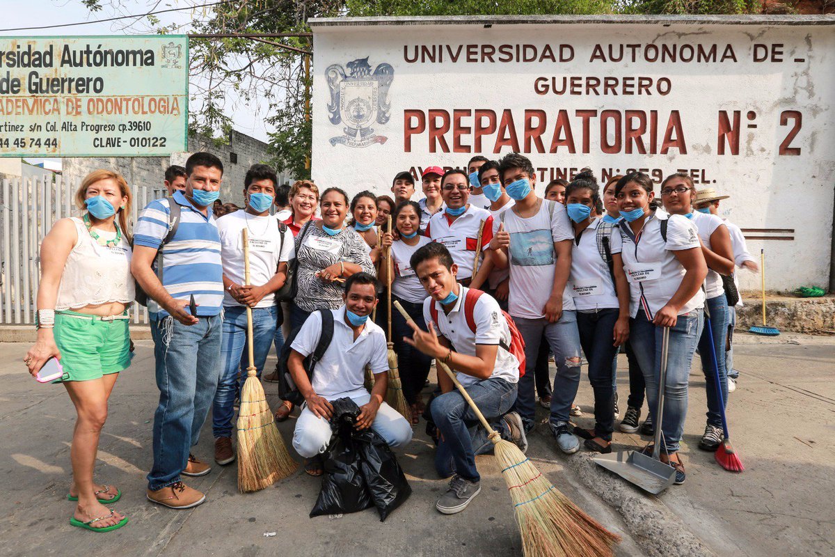 JavSaldana's tweet photo. Felicito a todos los universitarios por la jornada de limpieza en Ciudad Universitaria de la Av. Ruiz Cortines https://t.co/9s8IXfSn5X