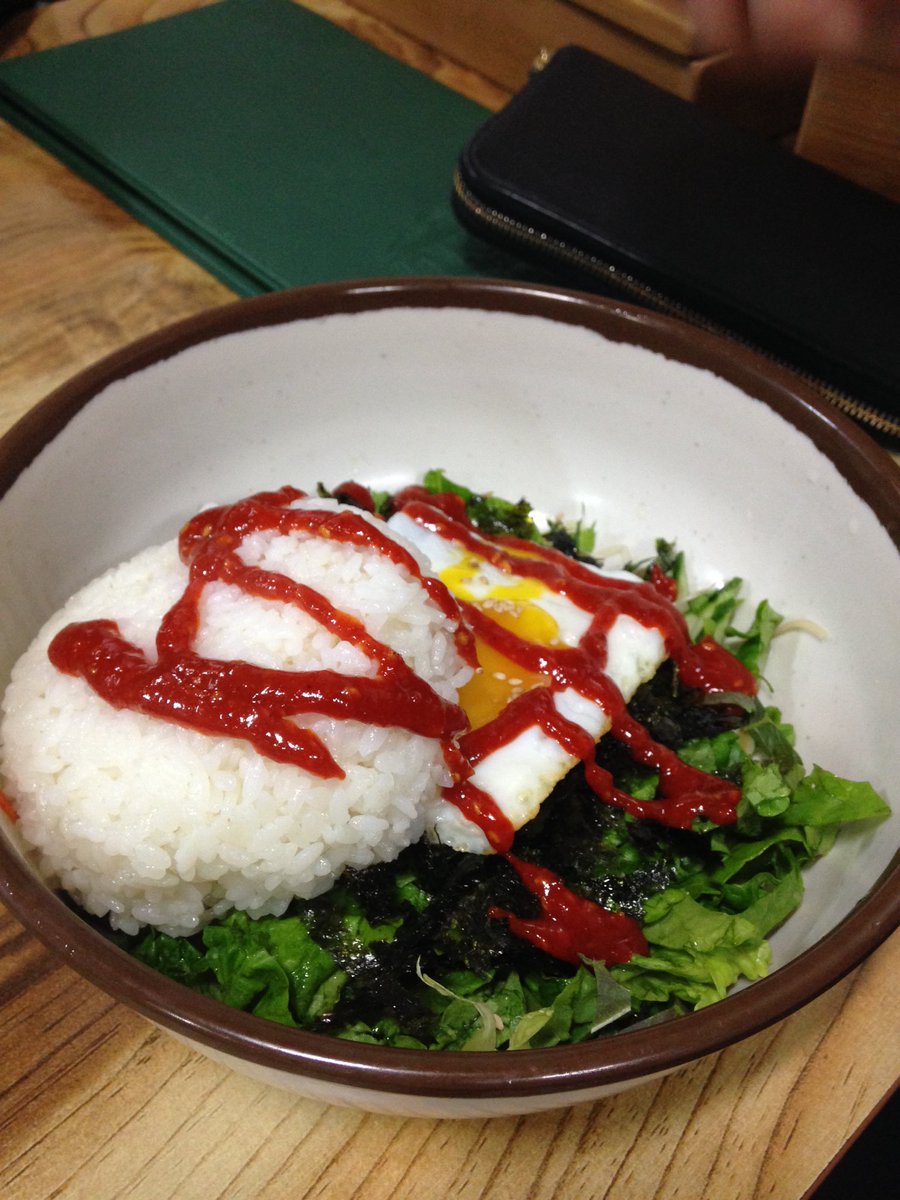 RED_KAGE9's tweet photo. そーいえばここのビビンバが1番美味しかった。んま俺が頼んだのわ辛ラーメンだけども(´･_･`) #韓国 #南大門 #ビビンバ #辛ラーメン https://t.co/DYwpNV1DsD