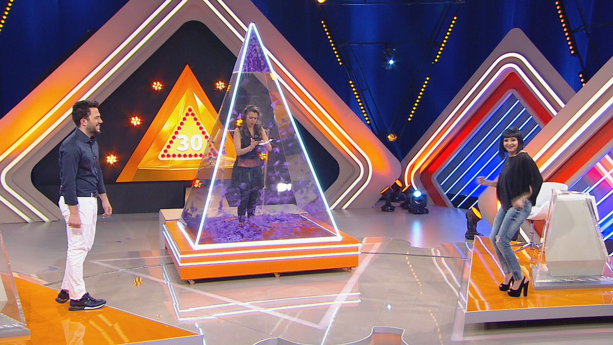 cyapimofficiall's tweet photo. Sırada uçan kelimeler 🔺🔺👏🏻 #Piramit @ShowTV de bu turda ödül üçgenine kim gider ? 👍🏻🎈 https://t.co/LQWbDgp6U1