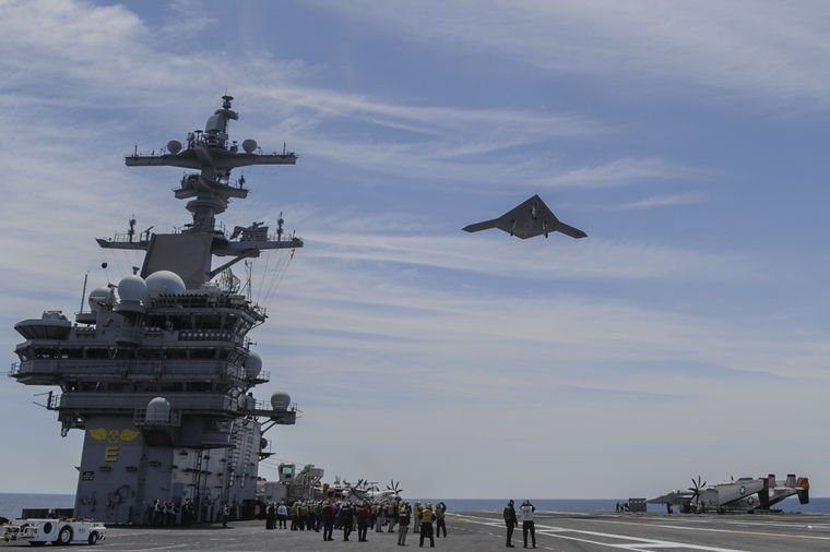 virginianpilot's tweet photo. U.S. Navy installs first drone command center aboard aircraft carrier https://t.co/gJiyYgVyU4 #Fiveby5 https://t.co/lZ2Ba6bmXR