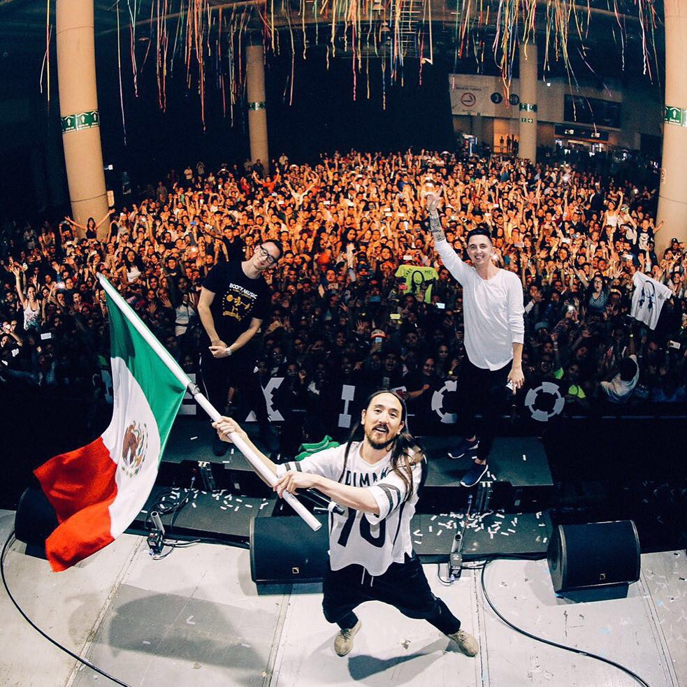 After the #StadioAzteca show we threw our @dimmak 20 year X #guatdefocmovie premiere Afterparty  #mexicocity https://t.co/WXi6xisNIv