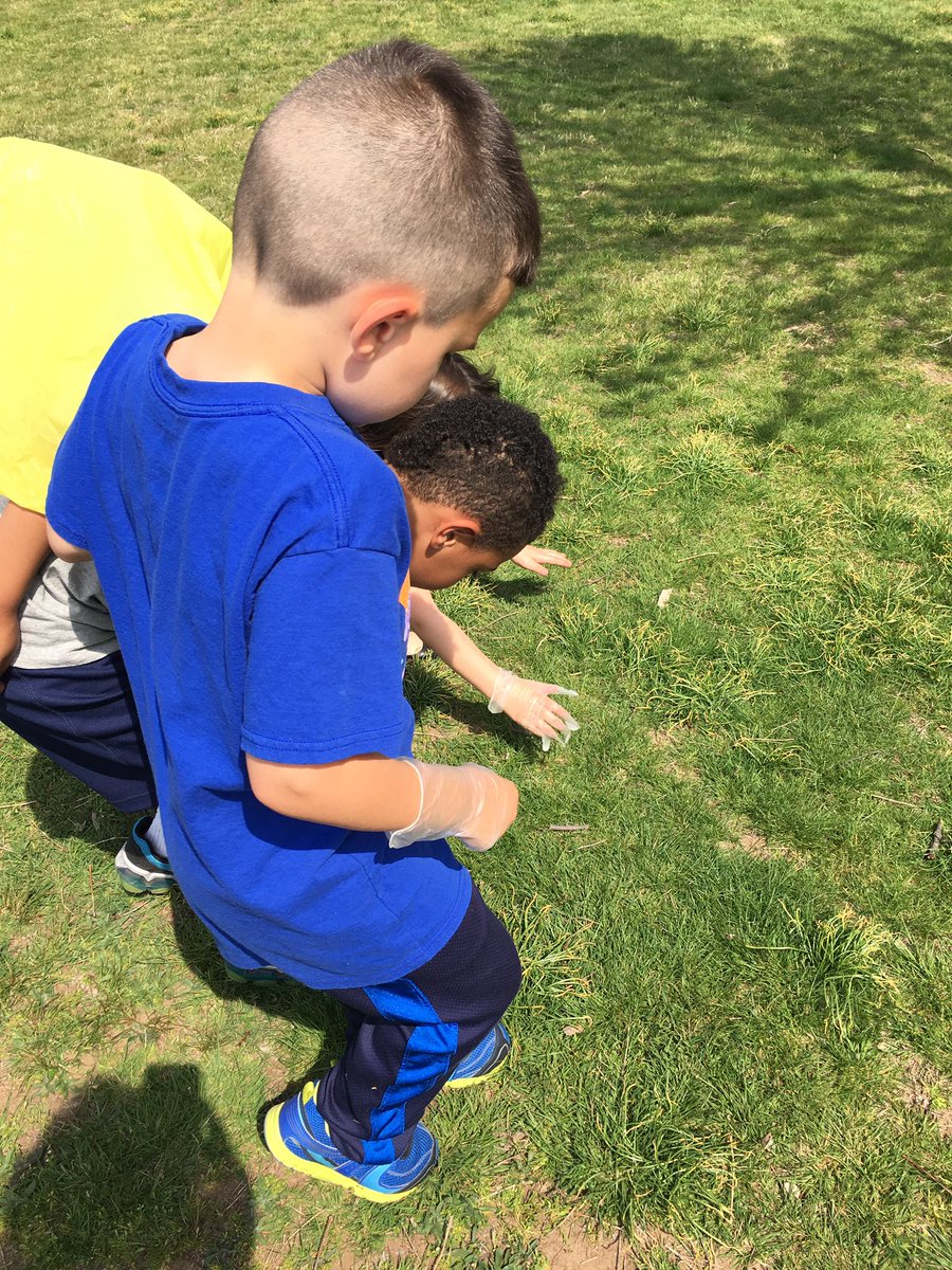mrsjankowicz's tweet photo. Doing our part for planet earth!@Hwood_Pride https://t.co/e8OuGjgShF