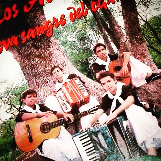 arielbaez's tweet photo. Corría el año 88 y editábamos nuestro 1er disco.long play (vinilo). @losalonsitos_ luego vendría el casette. https://t.co/taSpygMhEx