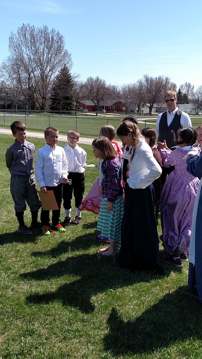 BergerBears's tweet photo. 5th grade girls inspecting the boys work during Colonial Days. https://t.co/sYNmc9gXI1