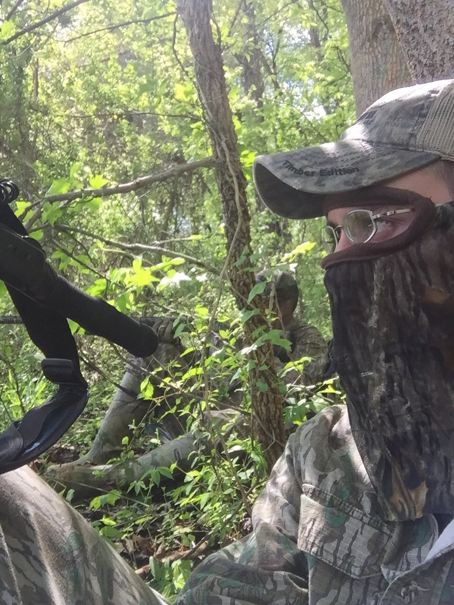 LongBeardMafia's tweet photo. Rough last day in Kentucky. Saw plenty but gobbles were scarce! Well, with the truck packed, it's on the Missouri! https://t.co/yvBYD4oWIq