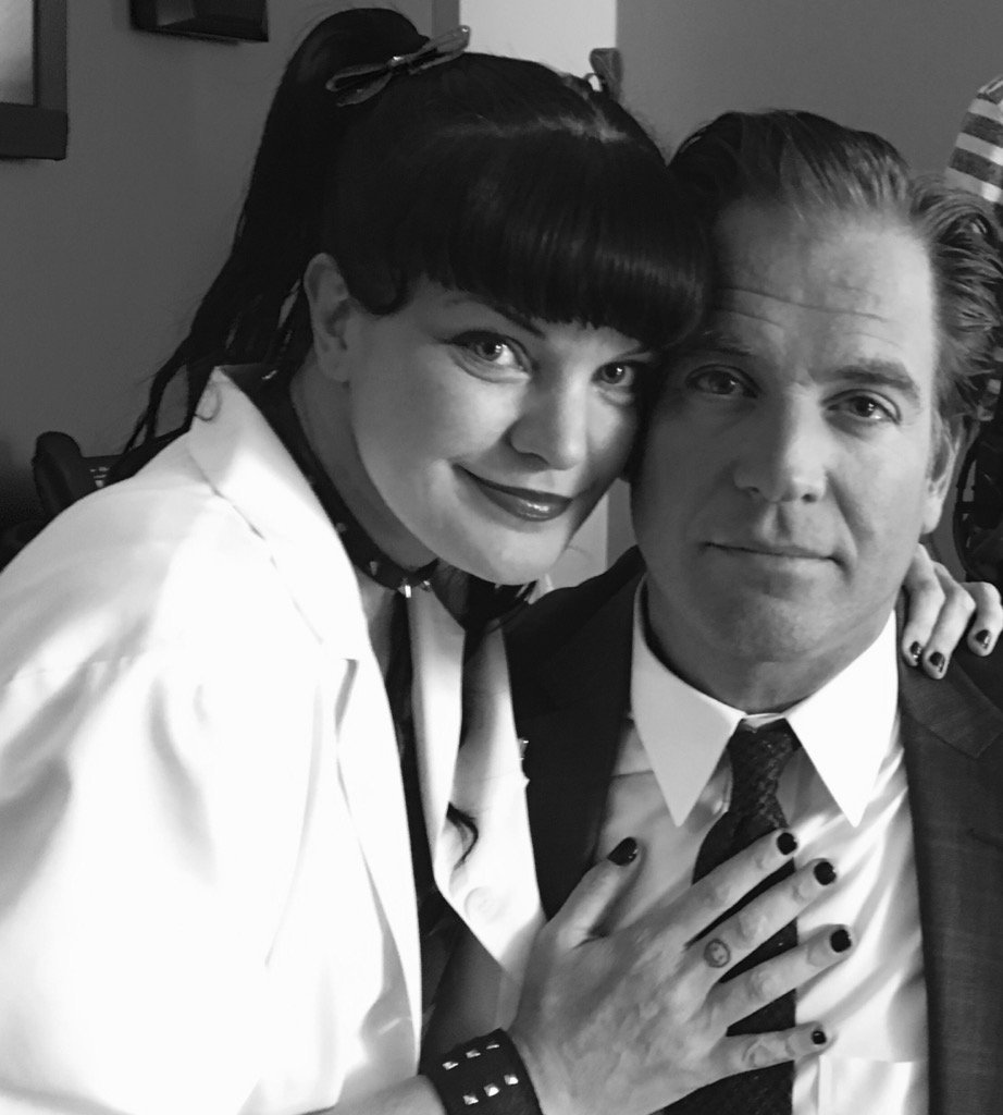 M_Weatherly's tweet photo. My love for @PauleyP is total. And apparent. #NCIS https://t.co/5O8u0WSwiA