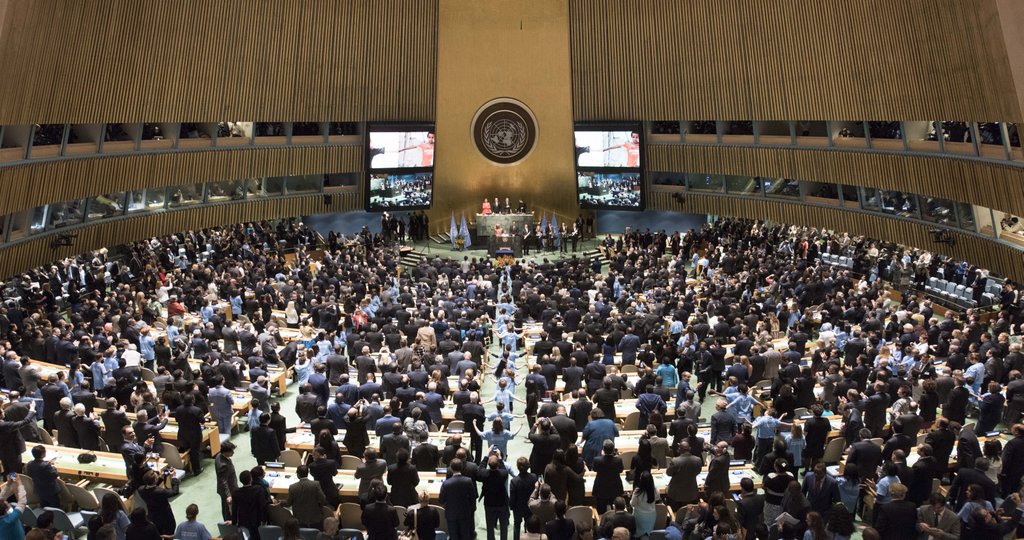 UNFCCC's tweet photo. Record support for advancing #ParisAgreement entry into force - 175 countries signed today https://t.co/YjTPwHar5k https://t.co/U5Ct27NTHS