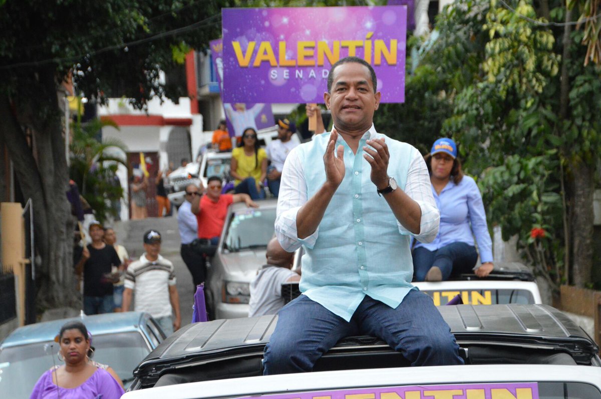 JCesarValentin's tweet photo. Aquí comienza nuestro #ManoAMano en #HoyaDelCaimito #ValentínEnLaCalle #VamosPorMás #SantiagoVaPorMás https://t.co/FA5BJFka2J