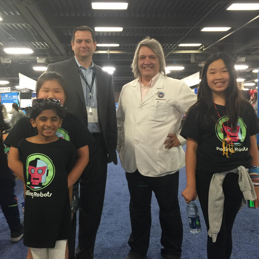 RollingRobots's tweet photo. Team 7700W @REC_Foundation ready for new game announcement #vexworlds #omgrobots https://t.co/91DM47Jdyg