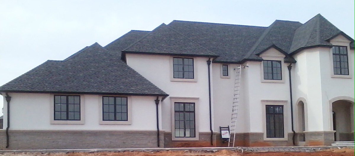 metro_guttering's tweet photo. No wind and no rain makes guttering these bigger homes so much easier. https://t.co/40KpOnrScv