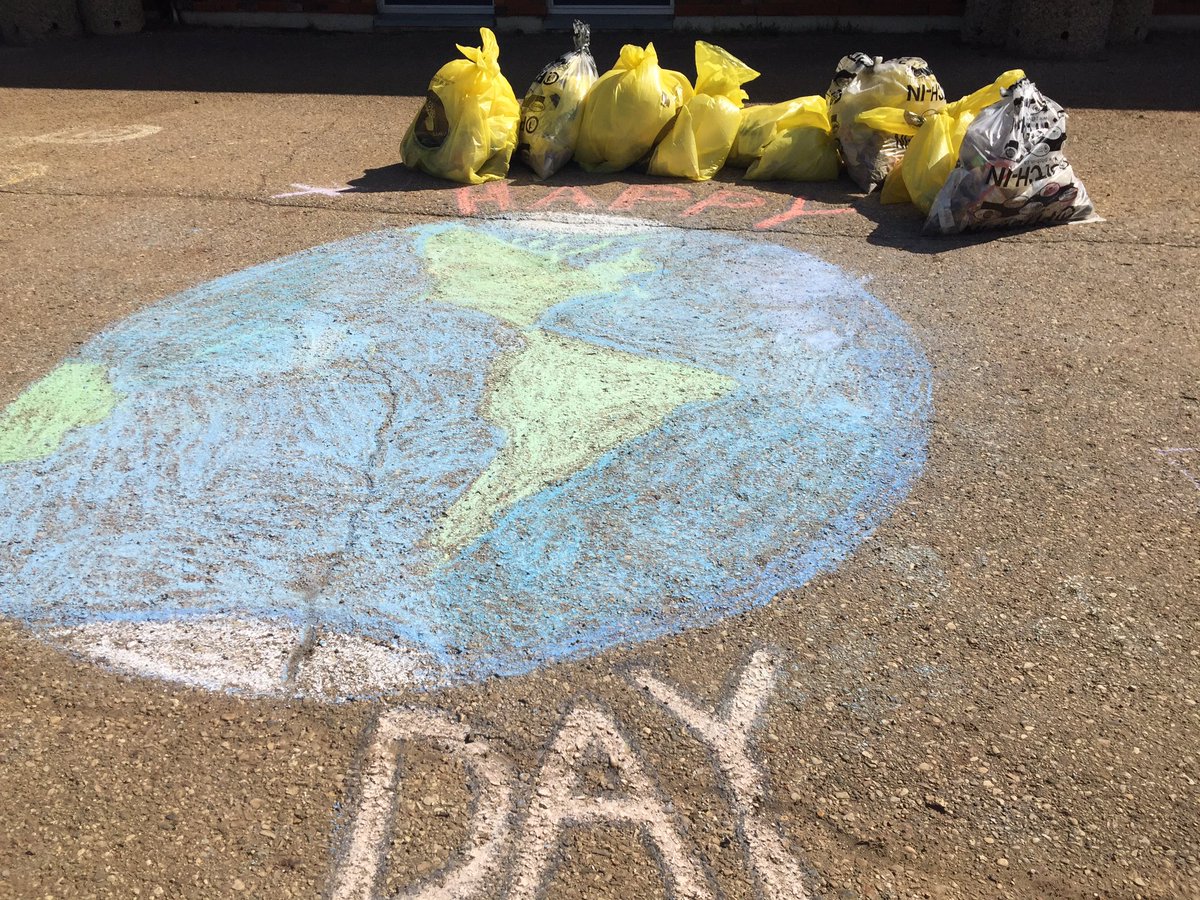 BeaconhillFMPSD's tweet photo. Our school yard looks great! Thanks to the hard work of our school family #waytogo #fmpsdgreenscene #ymm @FMPSD https://t.co/BvtQmIPuJv