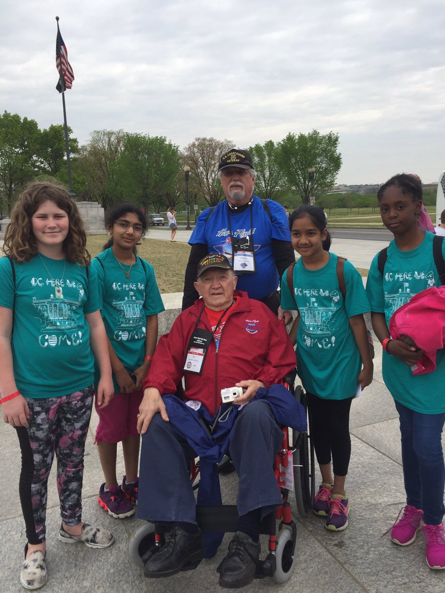 tashworth3781's tweet photo. @dcherewecomedde #dcdde16 #sipekshines WWII Veterans in DC we met a few, this sailor told girls of "real heros" https://t.co/smsiPLmLRd