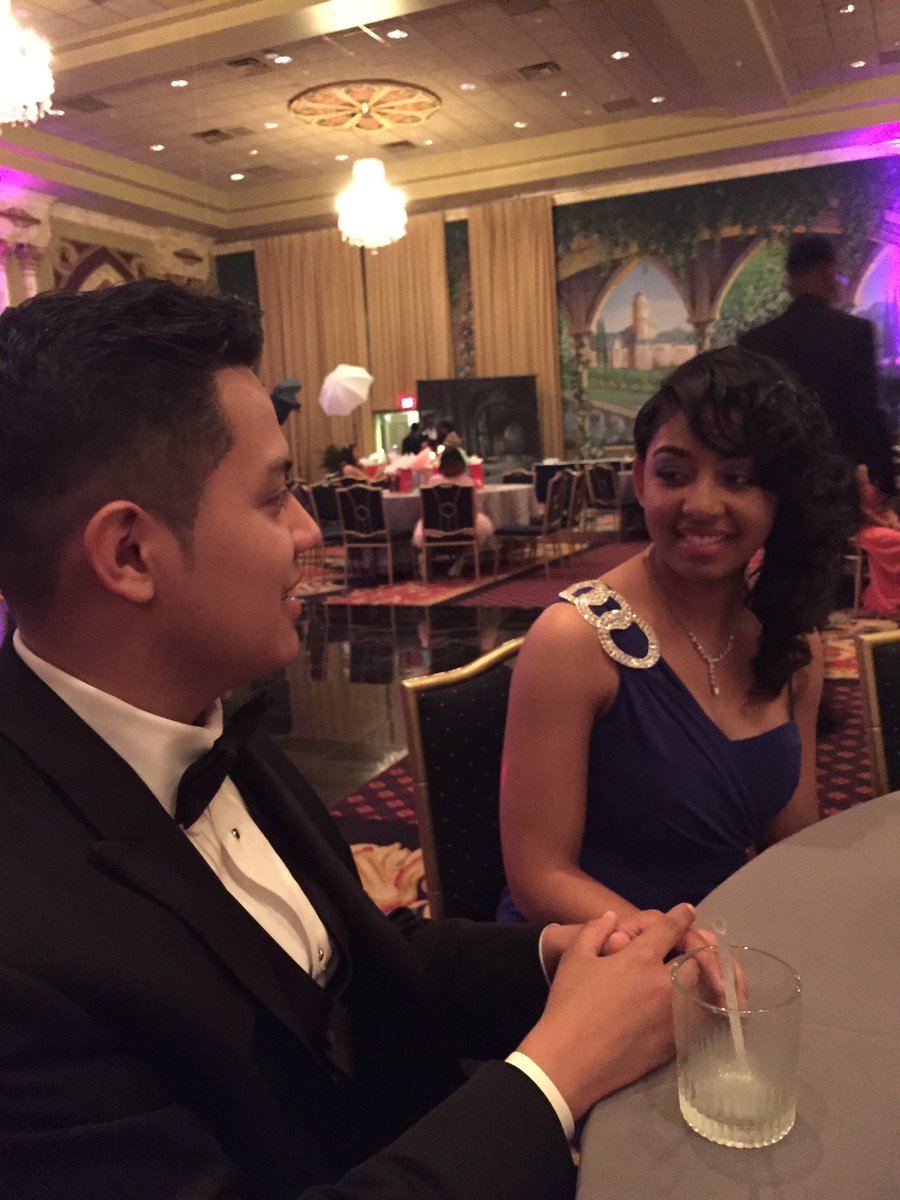 serg_velasquez's tweet photo. #AHSPROM2k16 https://t.co/koddxqFyzP