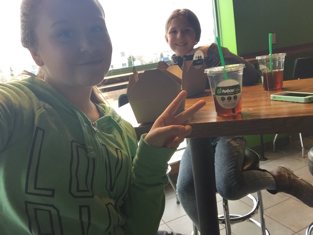 madiitaylor_'s tweet photo. #avocobar #barrie #saladselfie @avocobar https://t.co/I4JIj2ij9R