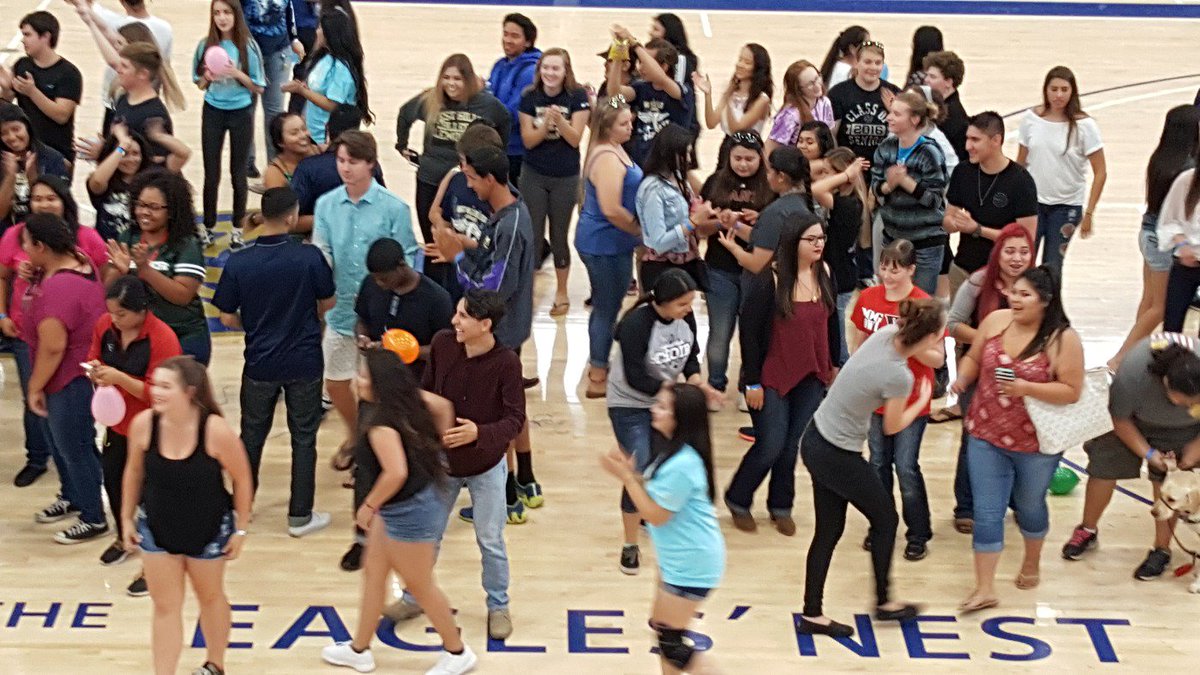 LemooreCollege's tweet photo. Doing the cupid shuffle @ #WHCLemoore #eagledayz2016 https://t.co/E9BEkusxXF