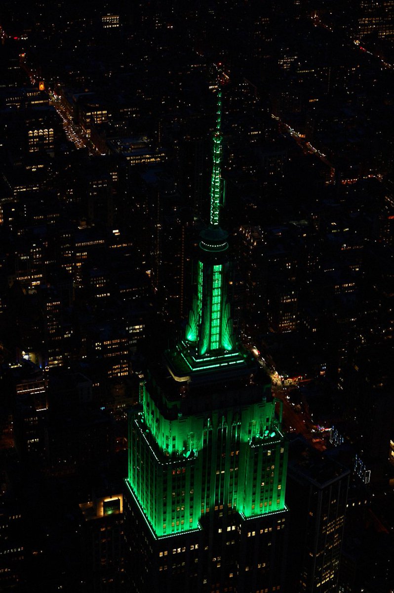 EmpireStateBldg's tweet photo. Our lights are glowing in all green tonight for #EarthDay, a chance to honor our planet &amp; support its protection! https://t.co/5QwDA1XO4x