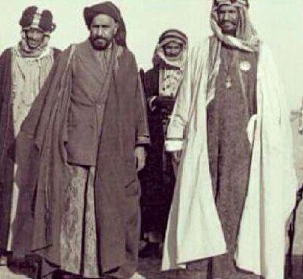 الملك عبدالعزيز مع حاكم #الأحواز الشيخ خزعل الكعبي آخر أمراء العرب الذي أعدمته إيران بعد احتلالها أرض الأحواز