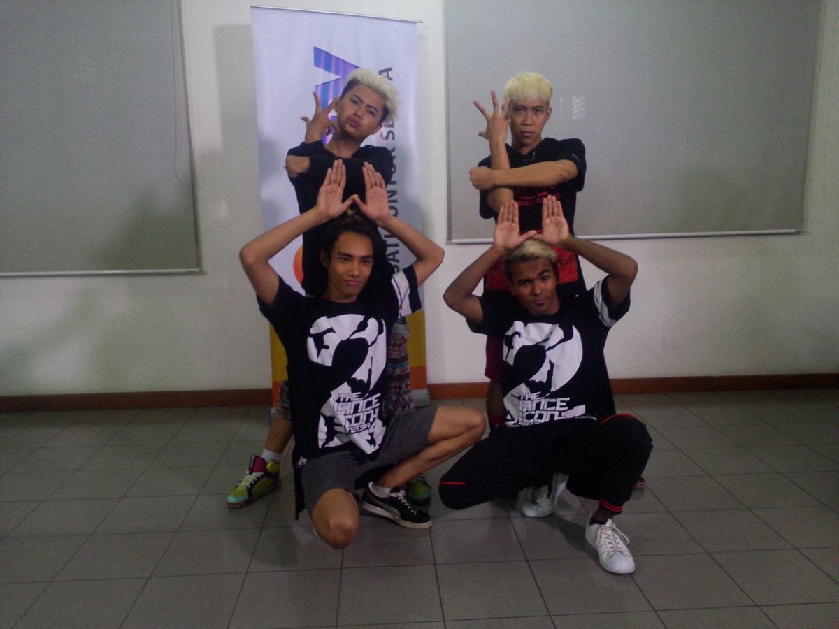 SCTV's tweet photo. Gimana aksi panggung @BoogieWaack dan @wapcrew_id bersatu di #TheDanceIcon2? 
Nonton siang ini pkl 12.30 WIB https://t.co/Qfwtx7xOLR